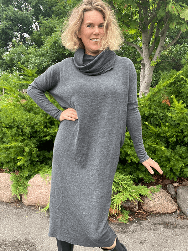 7028 Kjole, Anthrasite Melange, Merino